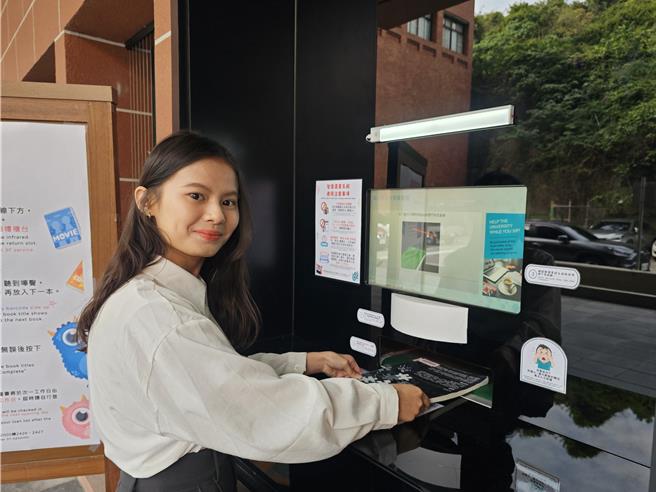 中山大学还书箱改为智慧还书系统，让借书者还书时能立即更新借阅纪录，减少还书时间差，提升便捷性。（中山大学提供／郭良杰高雄传真）