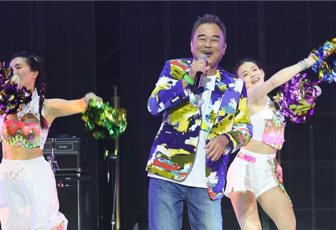 陳昇今為「大波浪跨年演唱會」總彩排。（陳俊吉攝）