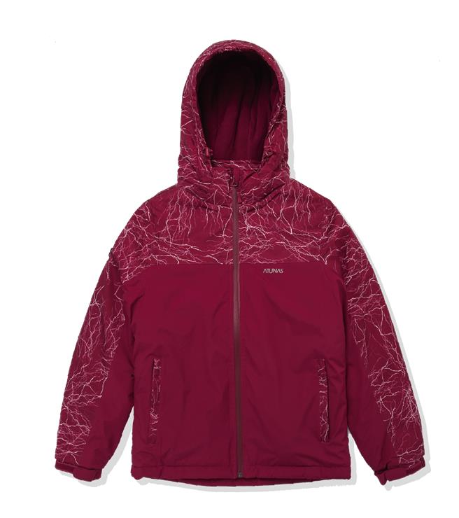 林口三井Outlet推「ATUNAS品牌桃紅色外套」，原價9000元、優惠價2700元。（三井Outlet提供／朱世凱台北傳真）