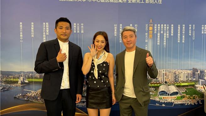 「京城新世界」全新完工，举办音乐派对，联筑广告事业总经理陈建良（右）与ANGIE安吉(中)、联盛广告总经理李佼世(左)合影。（柯宗纬摄）