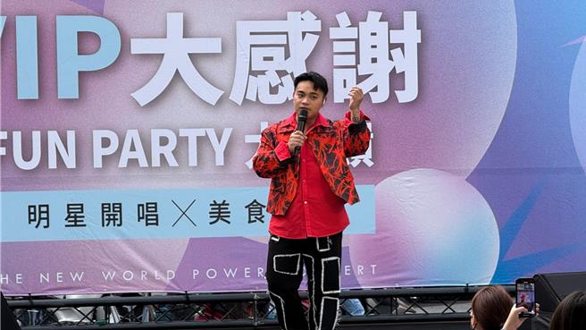 人气歌手邱军获邀到新建案开唱。（柯宗纬摄）