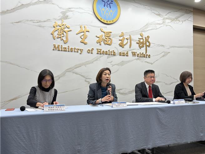 衛福部今日下午召開記者會，堅決反對老福法修法，否則健保恐少540億元、提前破產，社福資源也將受到波及。（李念庭攝）