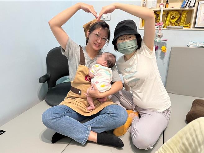 屏東縣到宅月嫂服務，明年起全面升級，可將申請時程提前至懷孕滿4個月至新生兒出生前。另外，也首創將小產媽媽納入服務。（屏東縣政府提供／羅琦文屏東傳真