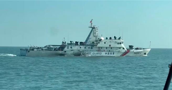 海巡署金马澎分署今（30）日下午2时50分再度侦获4艘大陆海警船侵扰金门南面限制水域，立即调派4艘巡防艇于限制水域线上严密监控。（海巡署提供）