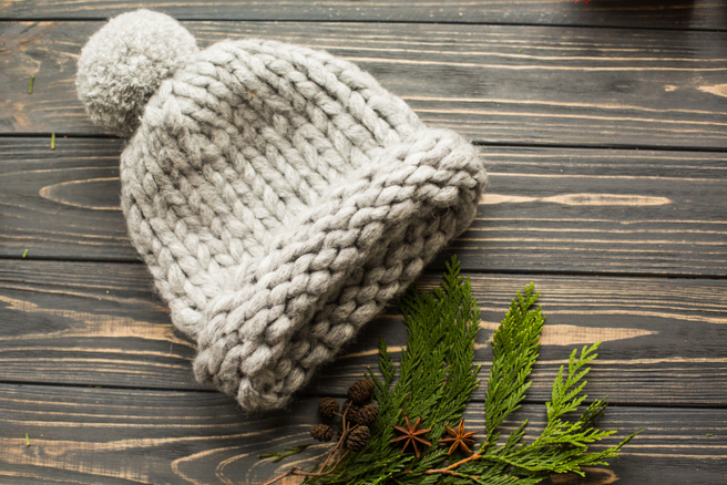 毛帽上多一颗毛球的设计看似可爱，其实隐藏重要功能。（示意图：shutterstock／达志）