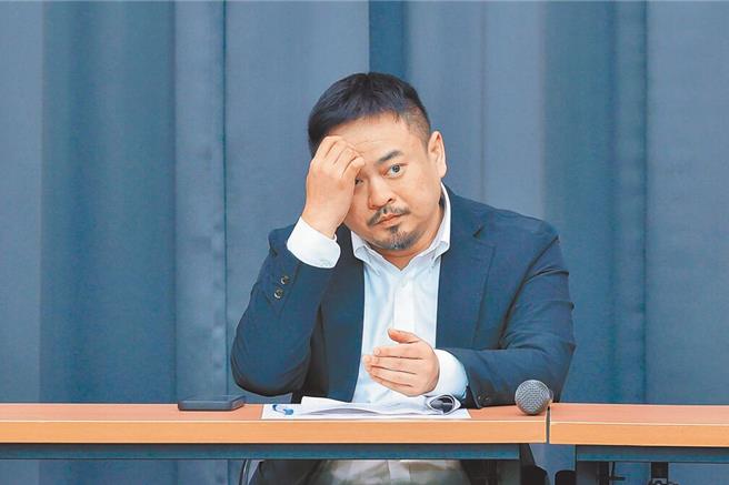 国民党立委提案修改《就业服务法》，欲放宽80岁以上长者免评巴氏量表就能聘雇外籍看护，明天将送入立法院进行表决，劳动部长洪申翰30日表示，如果三读通过，台湾将付出3大代价。（本报资料照片）