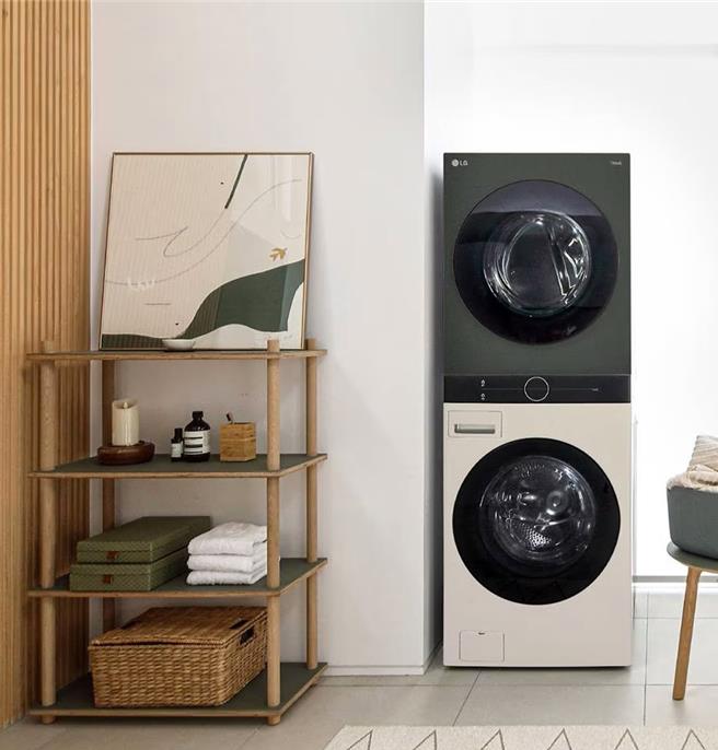 板橋大遠百集雅社LG ALL NEW Styler蒸氣電子衣櫥R723SB，5萬9900元，回饋滿萬送千。（板橋大遠百提供）