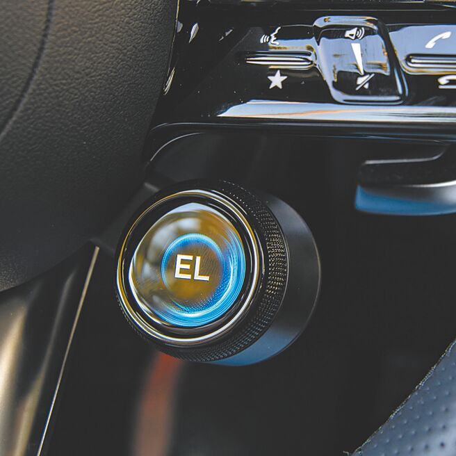 在Electric模式下，车辆为纯电行驶状态，并提供电动车专属音效。（陈大任摄）