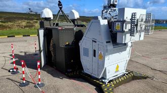 英射頻導能武器實測 反制無人機「蜂群」戰術威脅