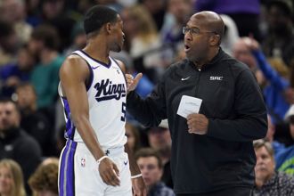 NBA》麥克布朗解雇疑雲 福克斯闢謠：根本沒和他吵過架