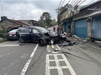 19歲男北宜駕車失控  轉彎撞進路旁民宅車頭全毀