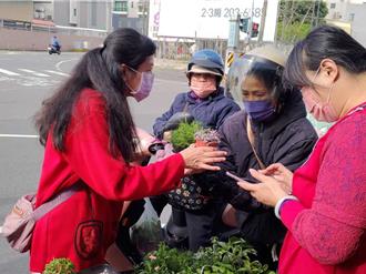 南市身障职训学员展成果 义卖农艺品做公益