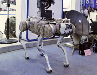 陸首創5G機動軍事基地台 可連結上萬機器人大軍