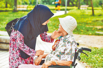 80歲長者聘移工免巴氏量表 雇主協會：提供家庭更多照護選項