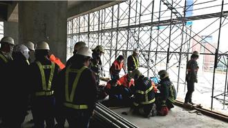 北市工人拆鷹架 遭強風襲擊9樓墜下！重傷送醫