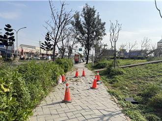 桃園草漯水之丘公園人行道破損 民眾怨沒人管 憂孩童受傷