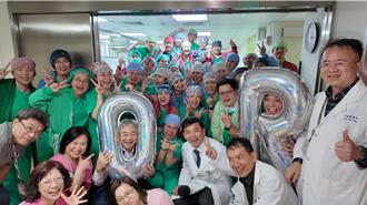 大同医院明起换长庚接手经营 高医团队不舍拍「毕业照」