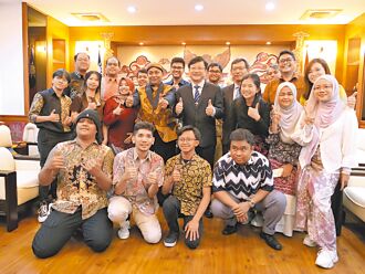 「印尼親王」鑄劍贈虎科大 盼擴大交流