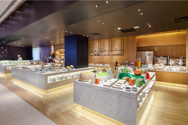 在台南老爺行旅「甘粹餐廳」可享用豐盛早餐。（台南老爺行旅提供）