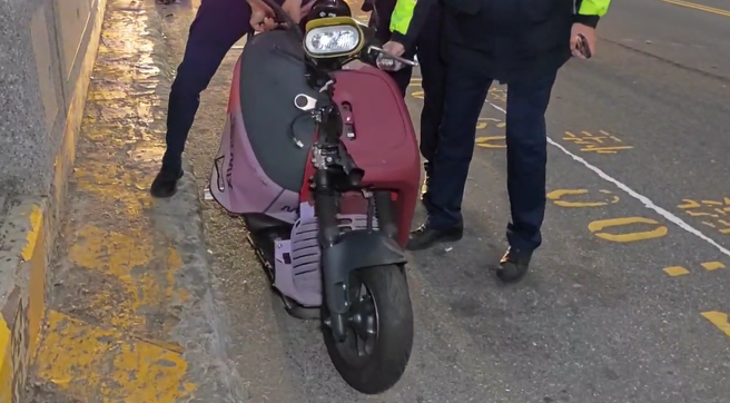 警方到場處理。（圖 / 劉詠韻翻攝）