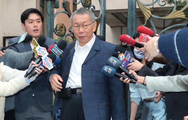 民眾党主席柯文哲（中）。（ 资料照／陈君玮摄）