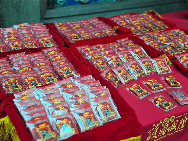 基隆護國城隍廟表示，2025年是蛇年，廟方將於大年初四下午開始，發放限量《保庇五元發財金御守》供民眾索取。（基隆護國城隍廟提供／張志康基隆傳真）