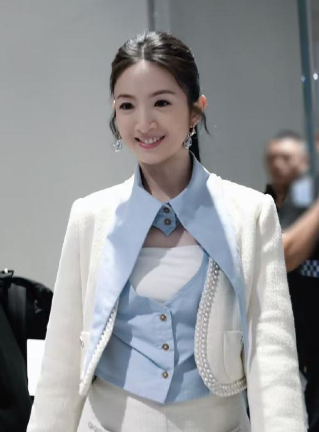 林依晨最新路透照曝光。（图／翻摄自微博）