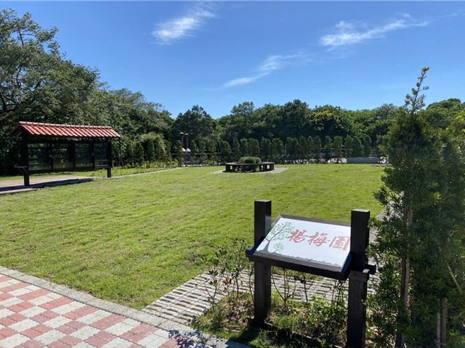 桃园市民政局推动「生前预立环保葬意愿登记」，民眾可自主规画身后事，元旦即将上路。（图／桃园市民政局）