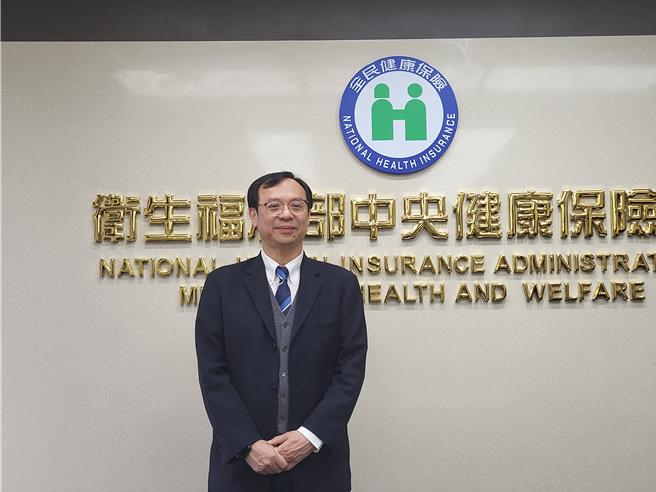 健保署长石崇良今（31日）表示，现行健保仅要求申报逾2亿的诊所公开财报，但随着诊所愈来愈大，量大的医疗机构也要纳入管理，包含辐射的检验、用药安全、污染控制、医疗品质都要把关。（林周义摄）