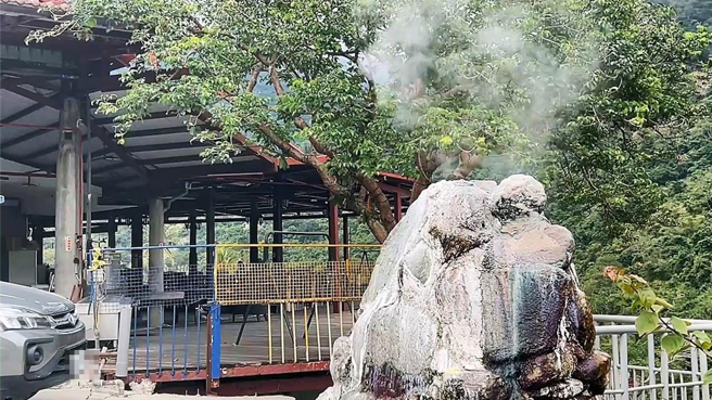 台东知本某温泉度假村发生溺水意外，一名70多岁老翁命危送医抢救。（民眾提供／萧嘉蕙台东传真）