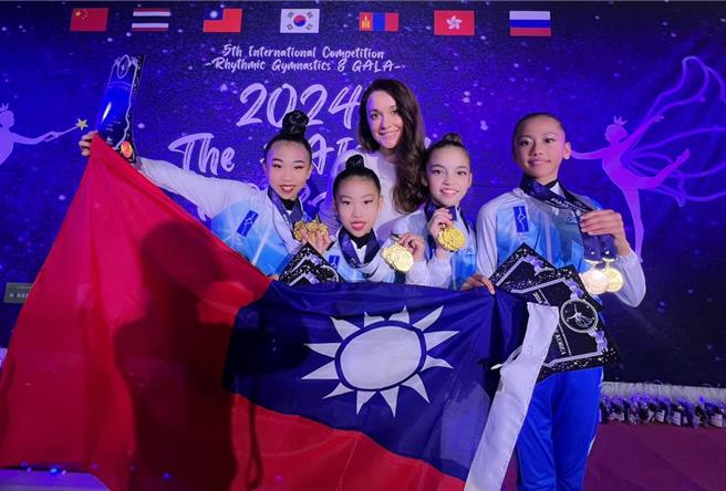 瑞莎带小选手征战韩国比赛，拿下了10金、1银和1铜的好成绩。（瑞莎脸书）