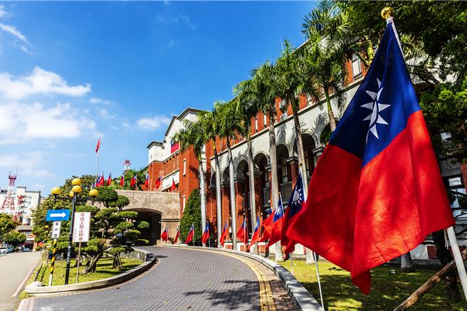 立法院三读通过《财政收支划分法》修正案，新竹县统筹分配款约可提高至185亿元，县长杨文科乐见财政自主，认省立学校、劳健保等中央事权应维持中央负担。（罗浚滨摄）