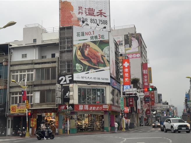 花莲县公告2024年土地现值，全县平均微涨0.55％，其中「地王」仍由花莲市中山路、中正路交叉口蝉联。（王志伟摄）