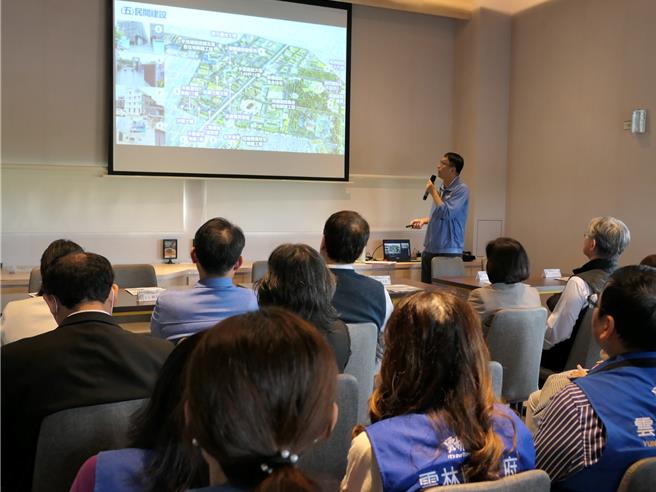 雲林縣政府31日在虎尾鎮舉辦「社會住宅招商討論會議」，縣府表示已向國產署申購虎尾高鐵特區約7000坪國有地，希望推動社會住宅，鼓勵更多年輕人進駐雲林。（張朝欣攝）