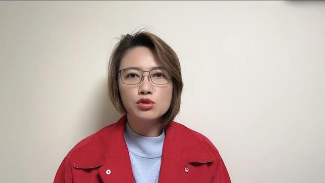 民进党议员林延凤质疑，陈佩琪去银行领钱，接触的是行员，不是柯文哲，指黄国昌用300万换取党主席的位置。（林延凤提供）