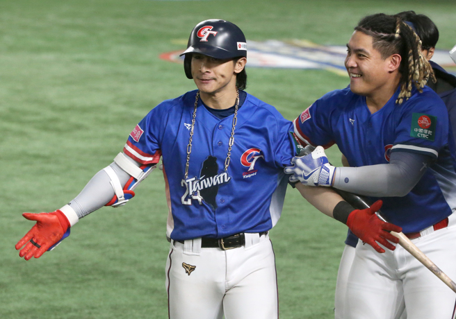 陈杰宪（图中）挑战成为亿元男，统一狮要留人得展开银弹攻势。（图／报系资料照）