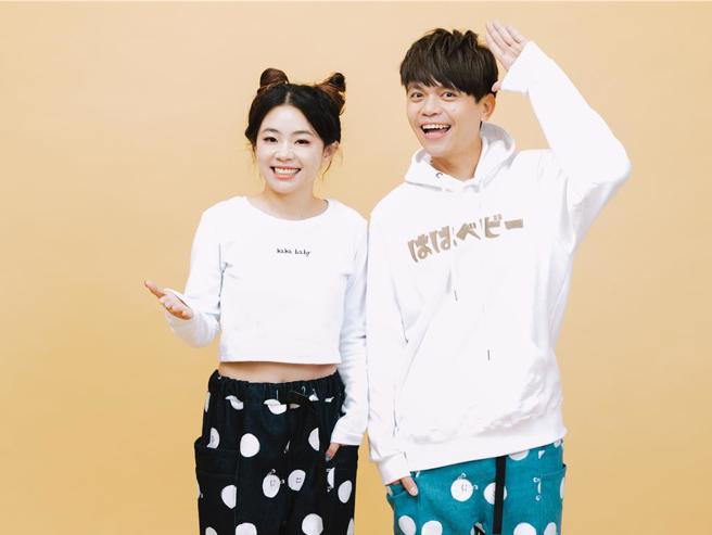 蔡阿嘎28日帶著地院人員、警方到前助理蘿拉住家強制執行，意外搜出毒品「喪屍菸彈」。（圖／hahababy提供）