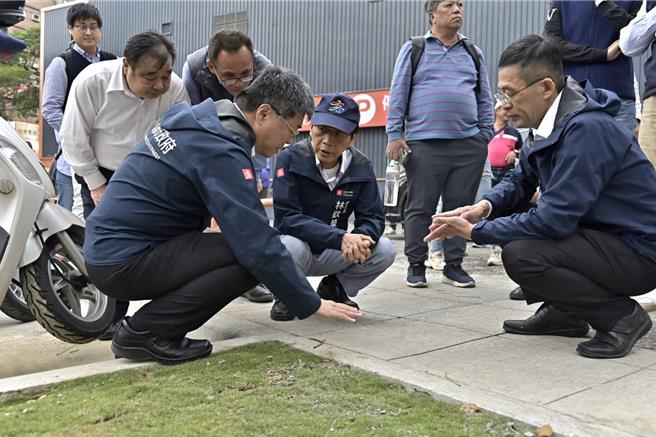 於明日迎接2025年，也是輕軌成圓滿1周年前夕，高雄市工務局31日宣布總長7.1公里的大順路改善工程完工，副市長林欽榮特別帶領市府團隊走訪剛完工大順路。（高雄市工務局提供／任義宇高雄傳真）