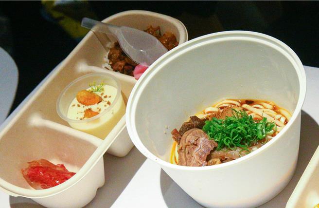 米其林餐廳RAW熄燈日，餐廳準備美味餐點供入內粉絲享用。（粘耿豪攝）