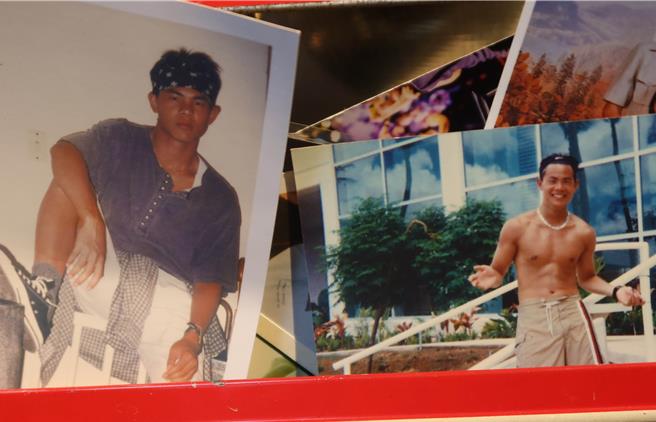 餐廳被佈置成展覽空間，並展示江振誠模特兒時期生活照。（粘耿豪攝）