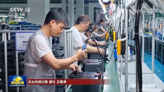 外媒关注陆制造业PMI连续3个月保持在扩张区间。（大陆央视）