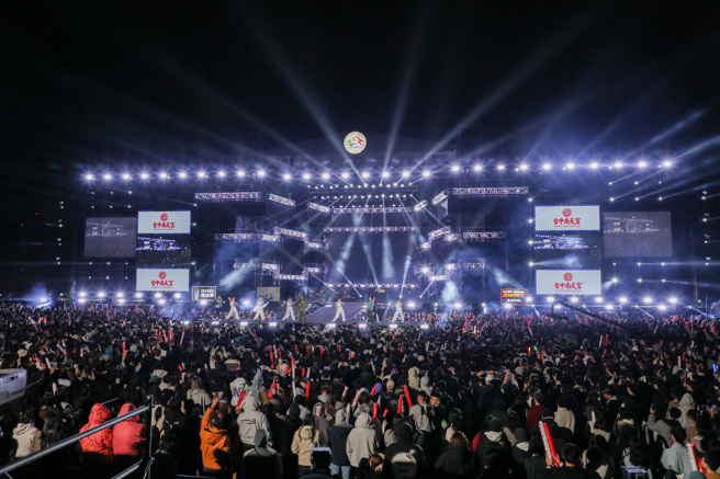 玖壹壹开场嗨翻台中跨年，人数飙破10万挤爆中央公园。（图／中时资料照）