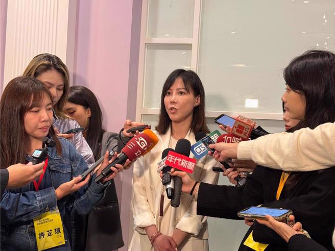 行政院发言人李慧芝(中)。（示意图／资料照／张薷摄）