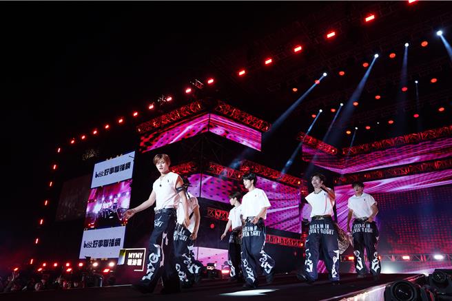 「SEVEN TO EIGHT」獻出跨年首秀。（三立提供）