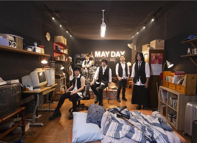 五月天今(31日)晚推出「FLY TO 2025 線上跨年演唱會」。（相信音樂提供）