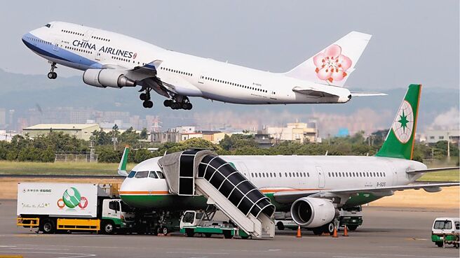 今年國籍航空公司營運飛天，發放年終獎金不手軟。圖／本報資料照片