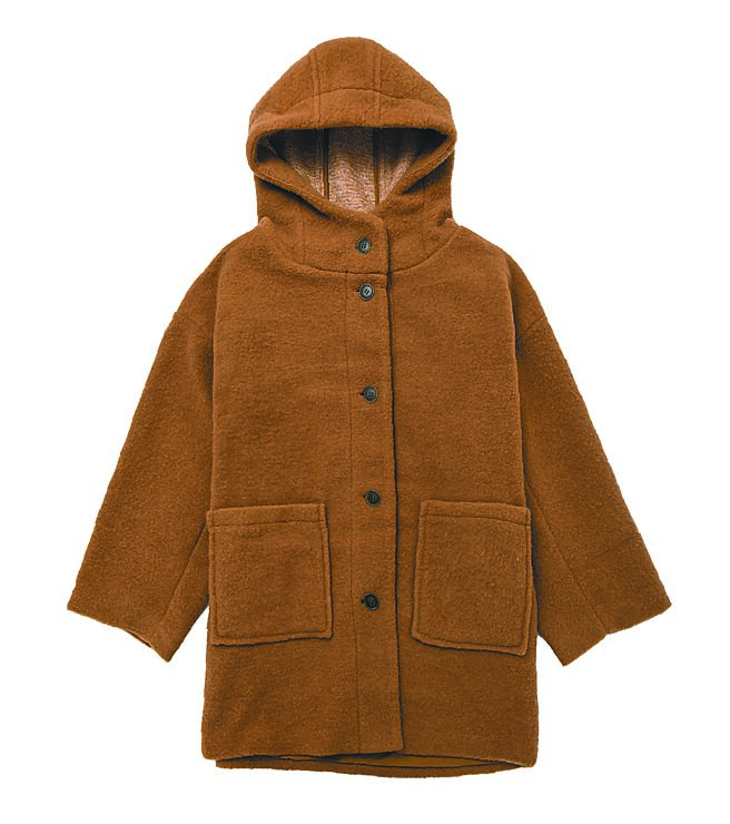 林口三井Outlet推「earth music & ecology羊毛混紡連帽外套」，原價6280元、優惠價2290元。（三井Outlet提供）