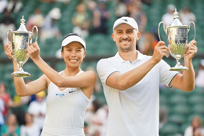 谢淑薇去年跟杰林斯基勇夺澳网和温布顿混双两座冠军奖杯，可惜今年在澳网止步次轮，卫冕失败。（美联社／资料照）