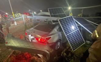 元旦恐怖車禍！轎車撞破鐵圍籬 鋼管刺穿臉部駕駛慘死