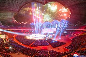 北韩举办2025新年大型庆祝活动 金正恩携女儿出席观看